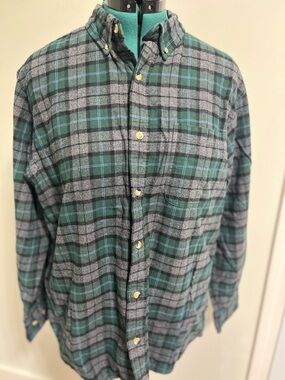 Men's Green and Gray Plaid Button-Down Shirt – Classic Casual